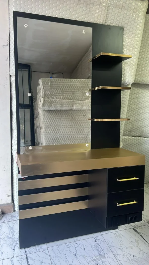 Le Marcelin – Coiffeuse – Image 2